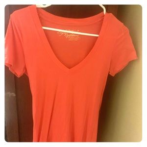 American Eagle V Neck T-Shirt size Small